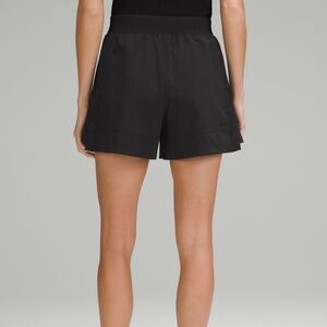 Lululemon Stretch Woven Relaxed Fit High Rise Women's Black Short 4”